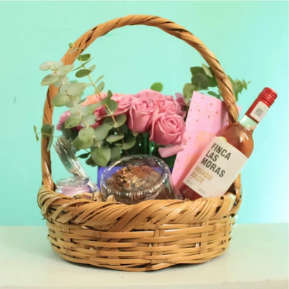 Canasta sorpresa personalizada con flores y desayuno en Ciudad Juárez
